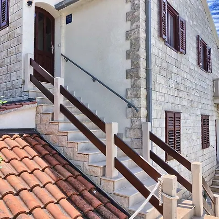 Apartment Lantana Bol