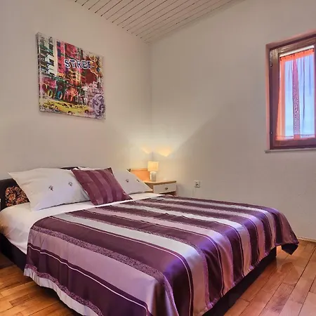 Lantana Apartment *