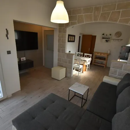 Apartment Lantana